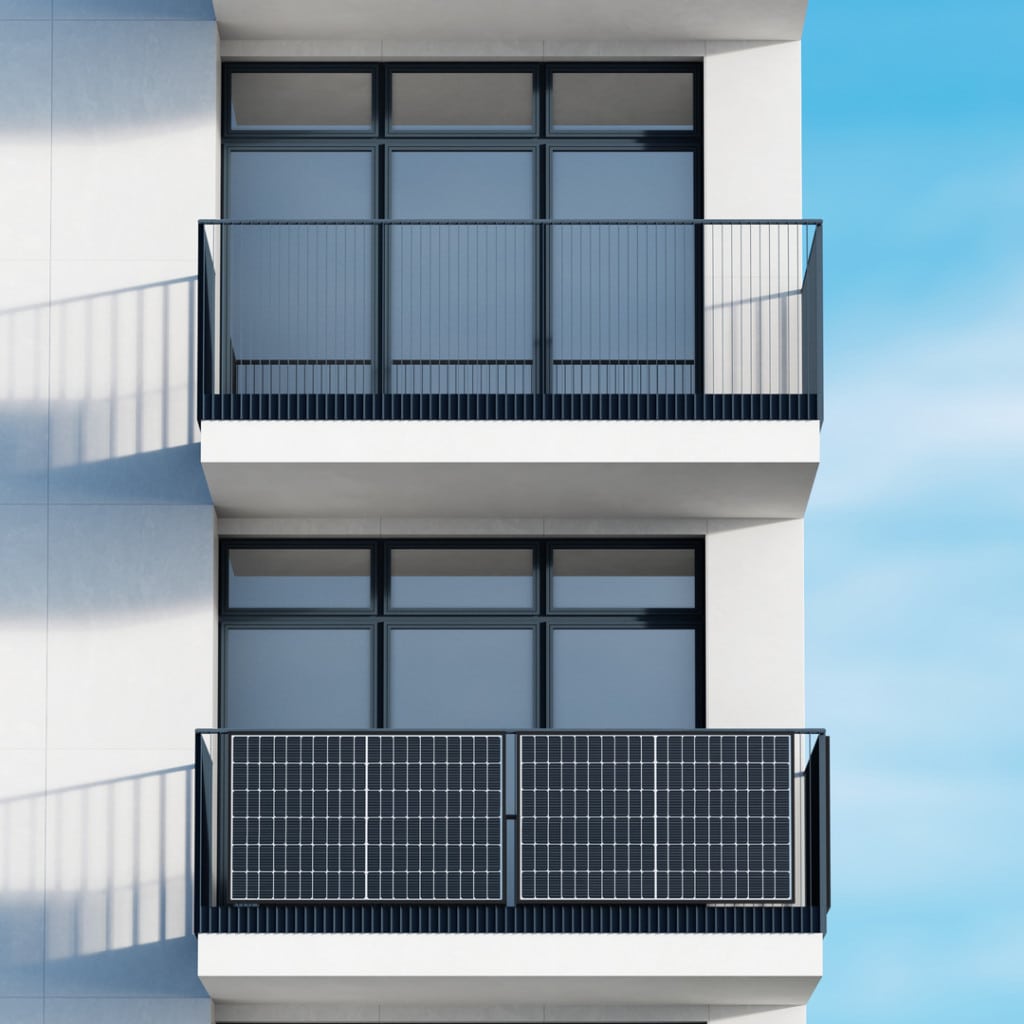 Ein Balkonkraftwerk an einem Balkon befestigt